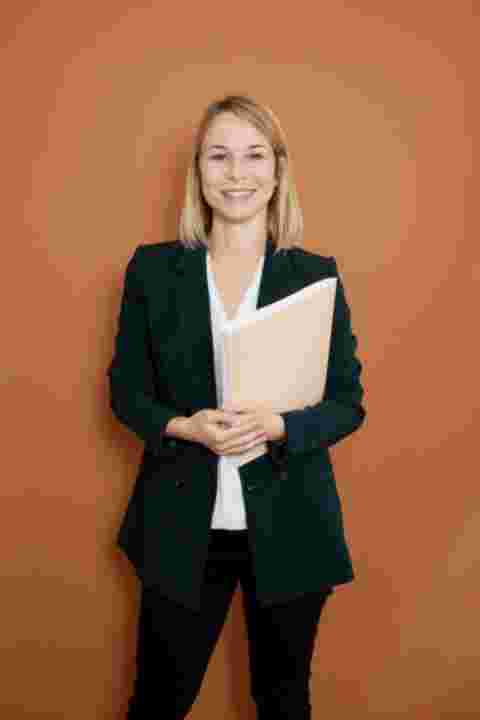 Photo professionnelle avocate fond terracotta Montpellier