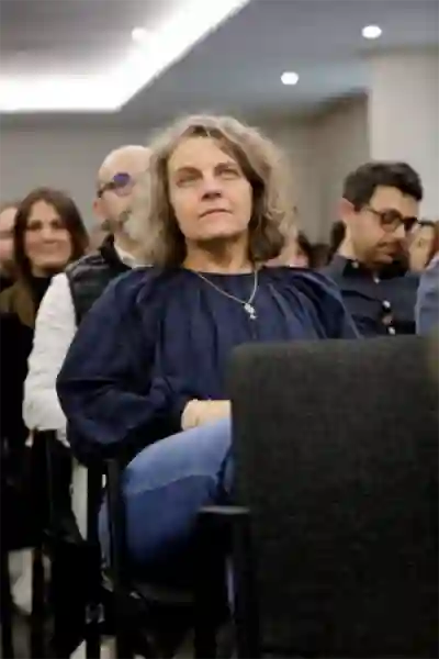 Collaborateurs attentifs au discours