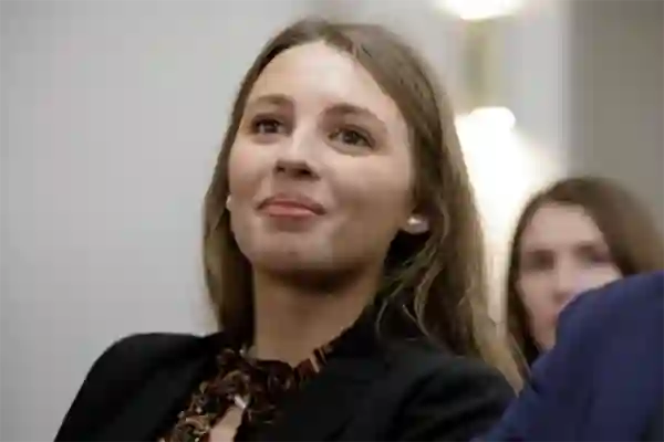 Portrait femme dans la salle