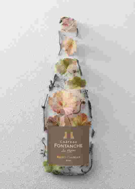 bouteille de vin mise en scene IA