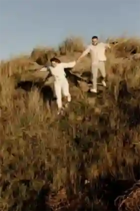 Séance engagement à Valras-Plage, entre rires et complicité