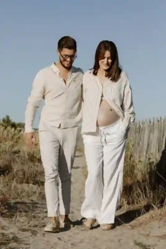 Couple complice - Séance grossesse Frontignan Plage