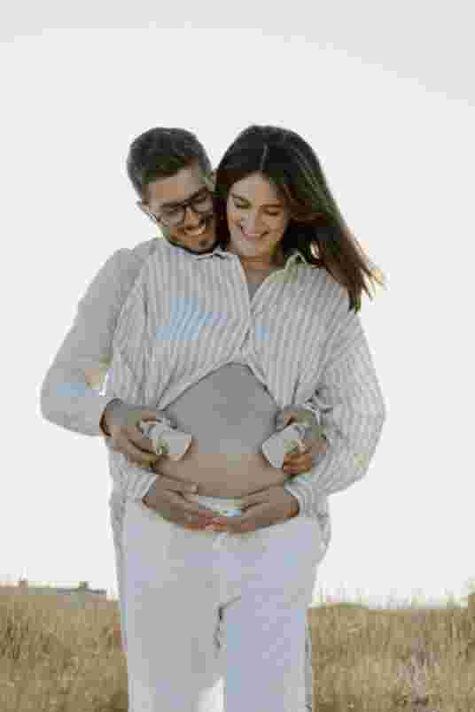 Couple en bord de mer - Photographe maternité Hérault