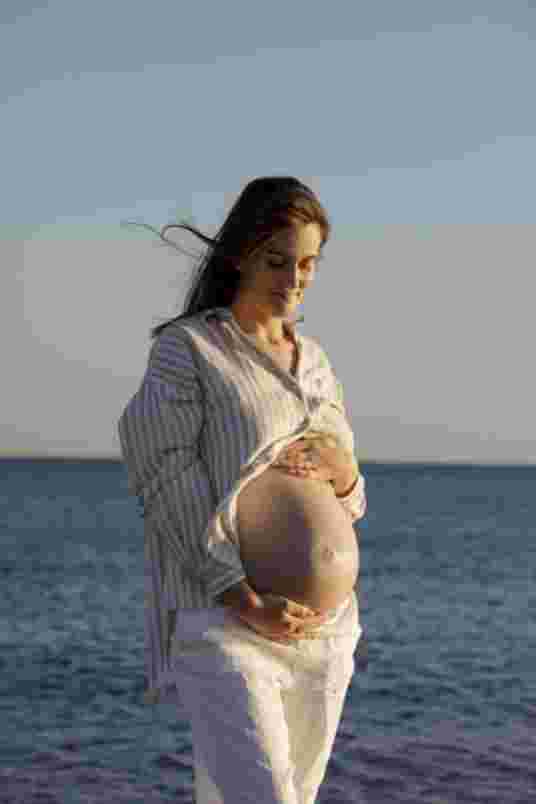 Marche complice - Shooting grossesse Frontignan Plage